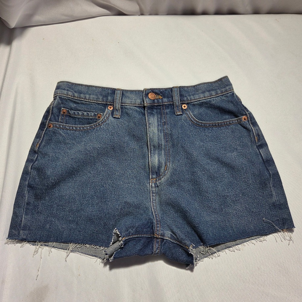 NWT PINK Victoria's Secret Denim Shorts Medium Wash‎ Raw Hem  Size 28 406129-2VK